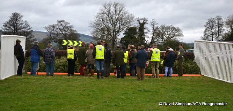 Henry Daly briefs the fence stewards