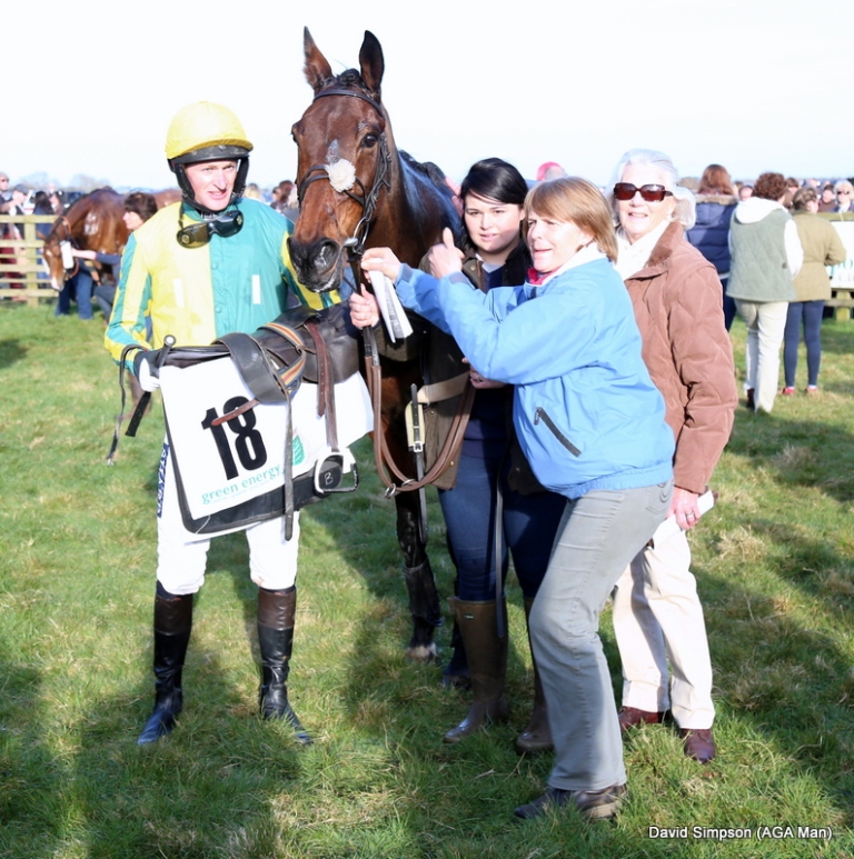 Tom McClorey (Thetalkinghorse) has just won his first AGA sponsored race, it was also the first time we had sponsored a Confined race